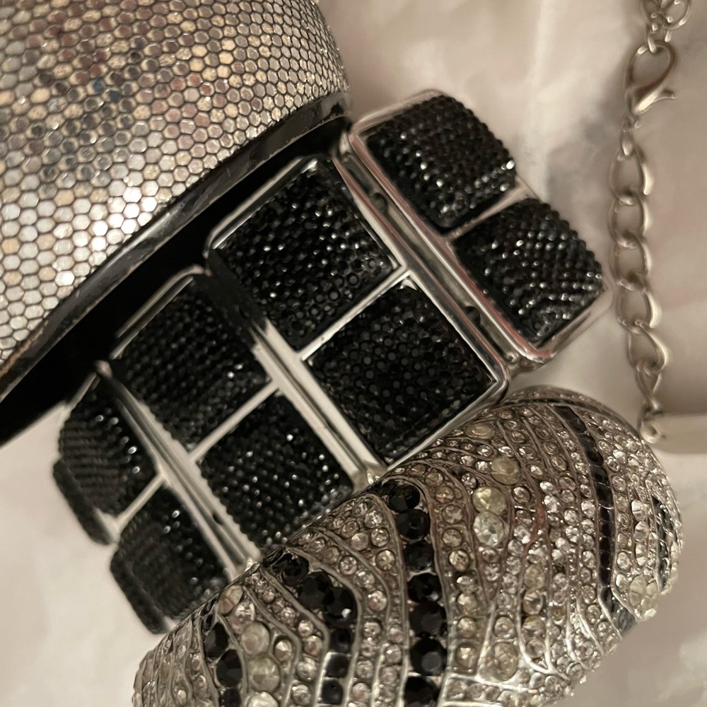 “3 BRACELETS (plus free choker)
